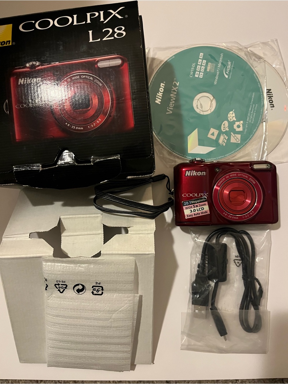 Nikon COOLPIX L28 Red Compact Point-and-Shoot Camera ( Like New ) Vintage !